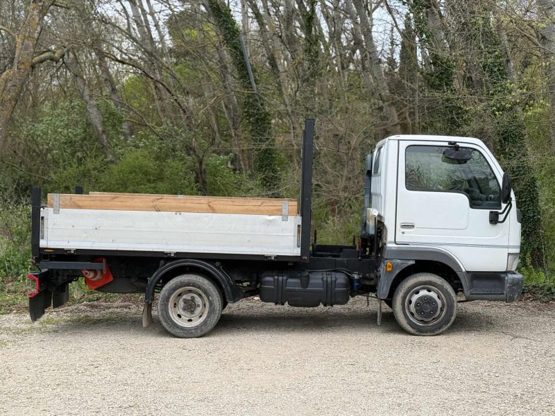 NISSAN CABSTAR  PLATEAU 3.0L 125CH  2002