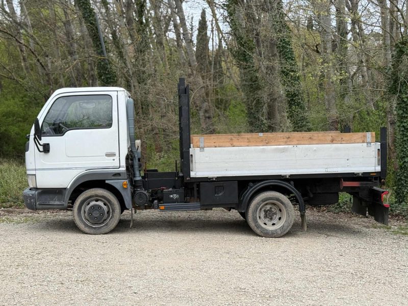NISSAN CABSTAR  PLATEAU 3.0L 125CH  2002