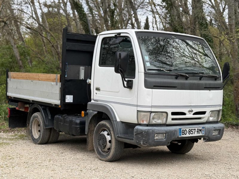 NISSAN CABSTAR  PLATEAU 3.0L 125CH  2002