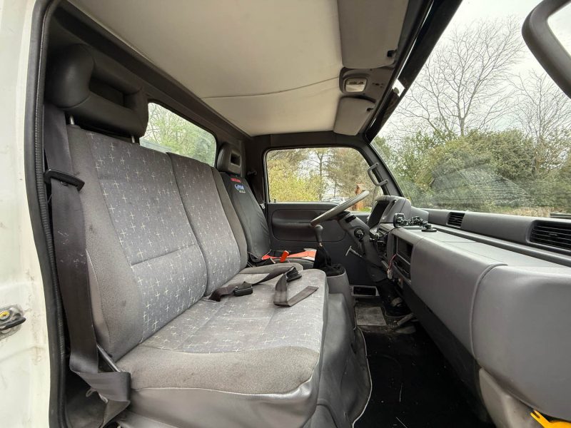 NISSAN CABSTAR  PLATEAU 3.0L 125CH  2002