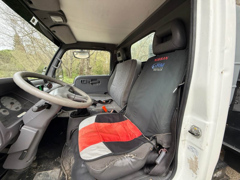 NISSAN CABSTAR  PLATEAU 3.0L 125CH  2002