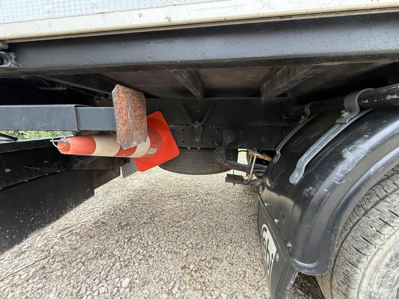 NISSAN CABSTAR  PLATEAU 3.0L 125CH  2002