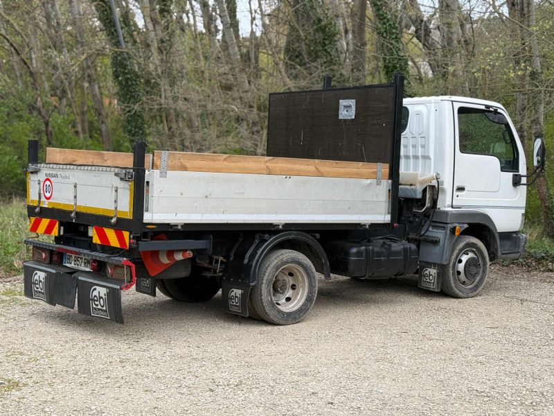 NISSAN CABSTAR  PLATEAU 3.0L 125CH  2002