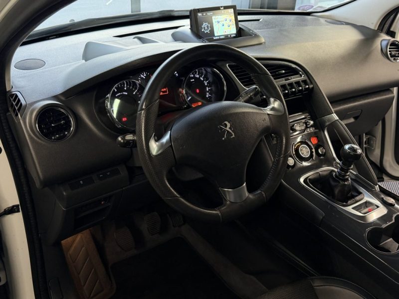 PEUGEOT 3008 PHASE 2 ALLURE 1.2 130 Cv GPS TOIT PANORAMIQUE BVM6 CRIT AIR 1 - GARANTIE 1 AN