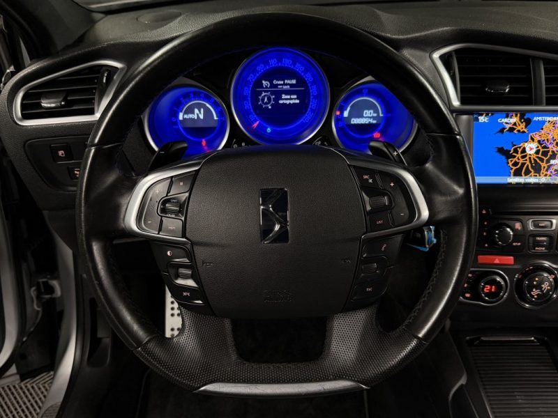 CITROEN DS4 CHIC 1.6 E HDI 112 Cv BOITE AUTOMATIQUE ECRAN GPS 88 800 Kms 5 PORTES- GARANTIE 1 AN