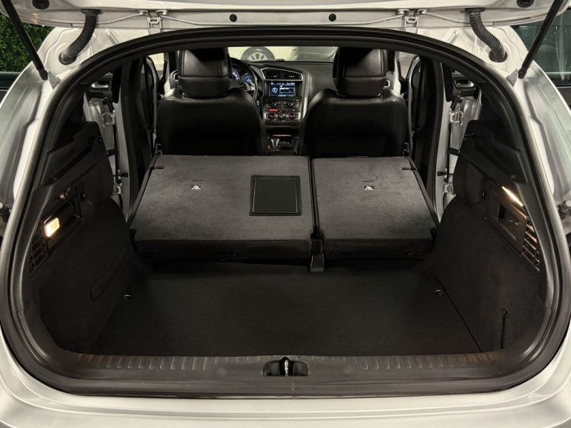 CITROEN DS4 CHIC 1.6 E HDI 112 Cv BOITE AUTOMATIQUE ECRAN GPS 88 800 Kms 5 PORTES- GARANTIE 1 AN