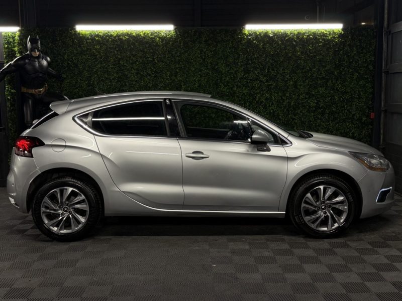 CITROEN DS4 CHIC 1.6 E HDI 112 Cv BOITE AUTOMATIQUE ECRAN GPS 88 800 Kms 5 PORTES- GARANTIE 1 AN