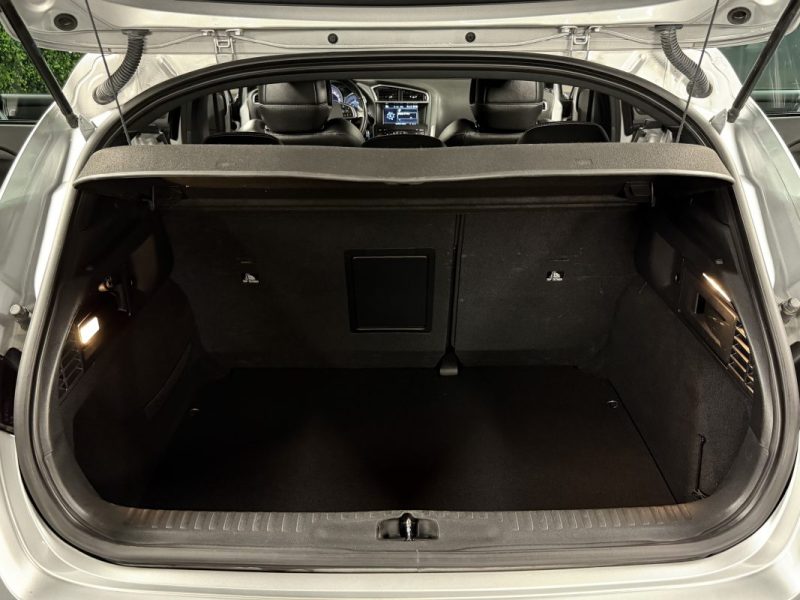 CITROEN DS4 CHIC 1.6 E HDI 112 Cv BOITE AUTOMATIQUE ECRAN GPS 88 800 Kms 5 PORTES- GARANTIE 1 AN