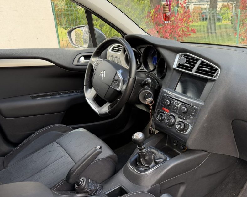 CITROËN C4 115ch 2015 • 5 Places • Diesel • SUIVI COMPLET