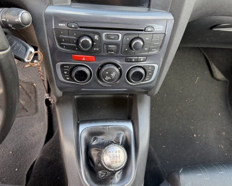 CITROËN C4 115ch 2015 • 5 Places • Diesel • SUIVI COMPLET