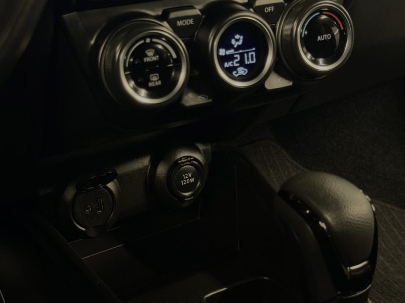 SUZUKI SWIFT IV 1.2 DUALJET HYBRID 83 Cv CVT 17 300 Kms 5 PORTES ECRAN GPS KEYLESS - GARANTIE 1 AN