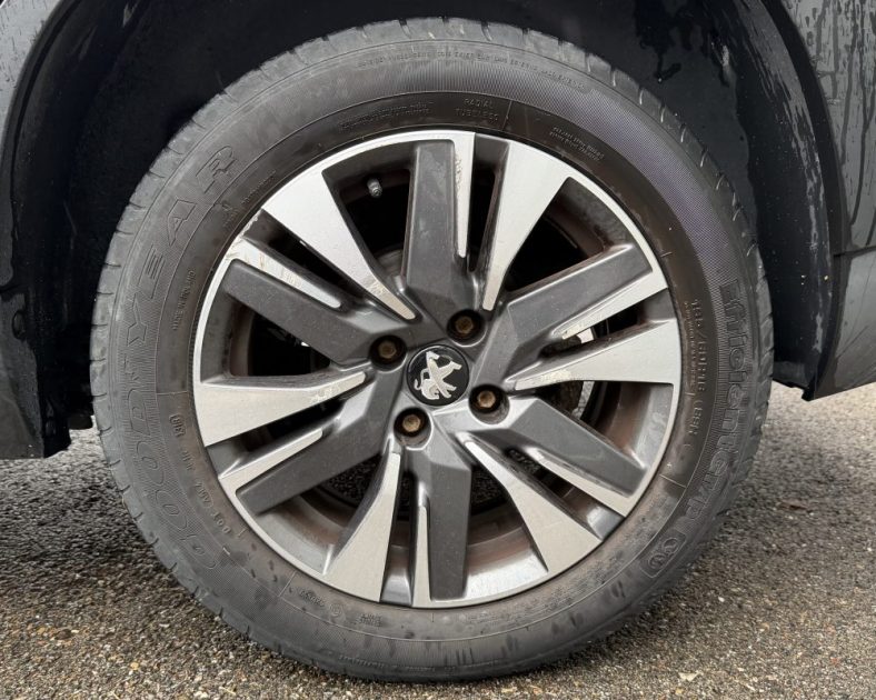 Peugeot 2008 ALLURE - 110ch  – BVM5 – Gris Clair