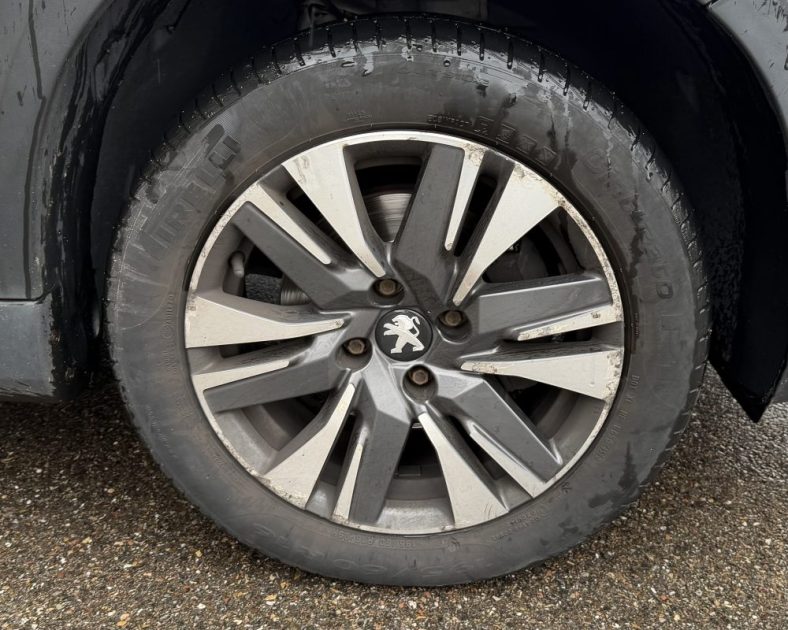 Peugeot 2008 ALLURE - 110ch  – BVM5 – Gris Clair