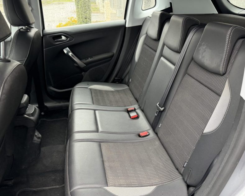 Peugeot 2008 ALLURE - 110ch  – BVM5 – Gris Clair