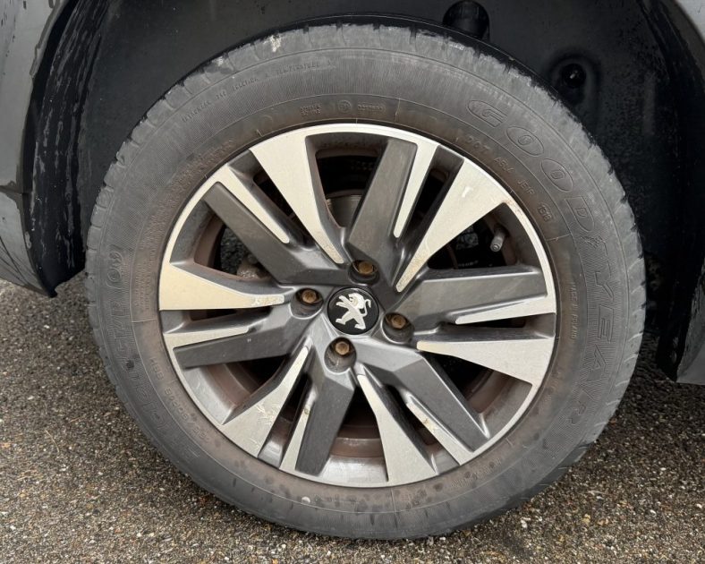 Peugeot 2008 ALLURE - 110ch  – BVM5 – Gris Clair