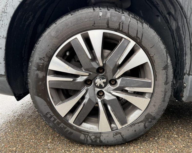 Peugeot 2008 ALLURE - 110ch  – BVM5 – Gris Clair