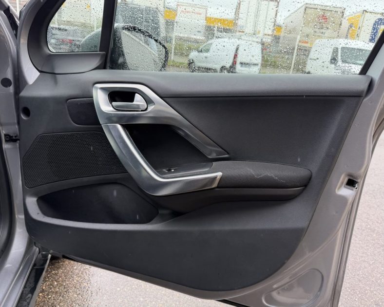 Peugeot 2008 ALLURE - 110ch  – BVM5 – Gris Clair