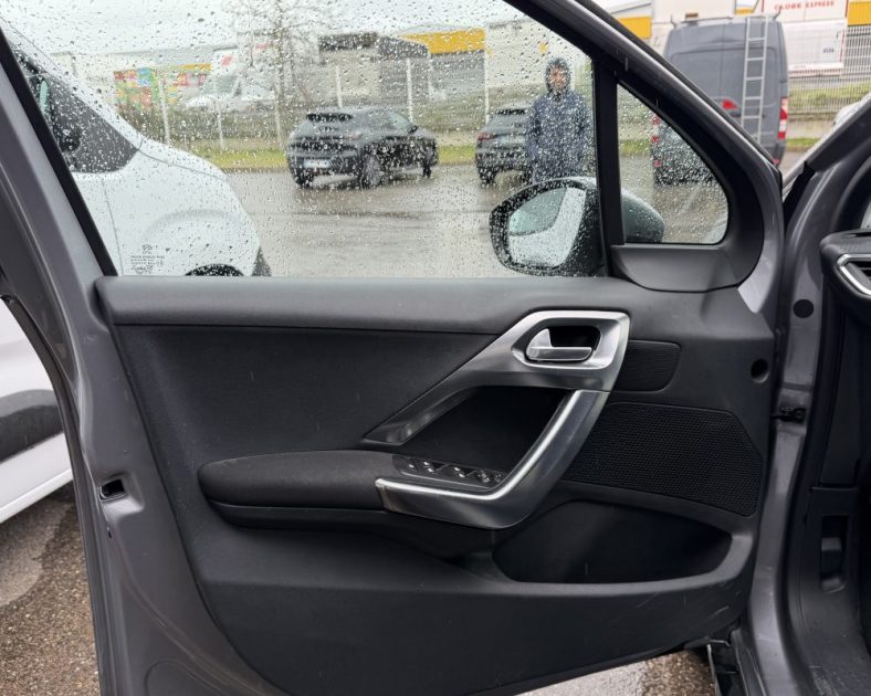 Peugeot 2008 ALLURE - 110ch  – BVM5 – Gris Clair