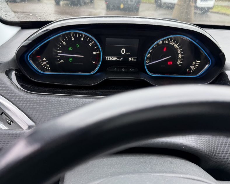 Peugeot 2008 ALLURE - 110ch  – BVM5 – Gris Clair