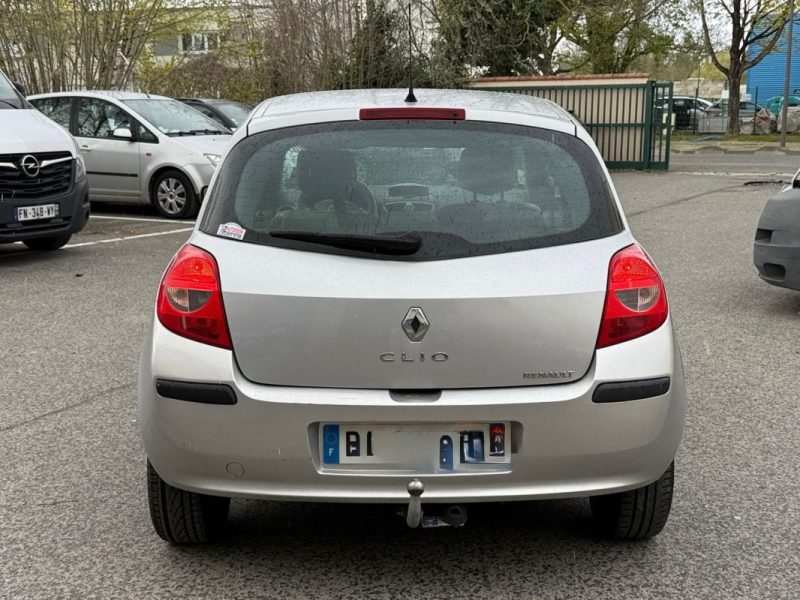 RENAULT CLIO III 1.5 dCi 105 Luxe Privilège BOITE 6