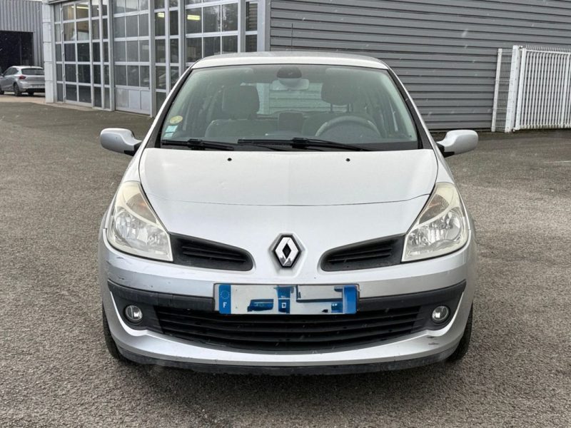 RENAULT CLIO III 1.5 dCi 105 Luxe Privilège BOITE 6