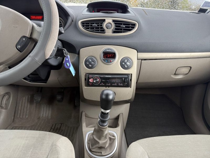 RENAULT CLIO III 1.5 dCi 105 Luxe Privilège BOITE 6