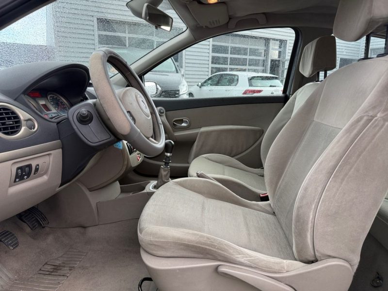 RENAULT CLIO III 1.5 dCi 105 Luxe Privilège BOITE 6