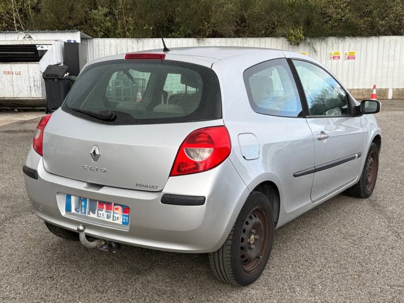 RENAULT CLIO III 1.5 dCi 105 Luxe Privilège BOITE 6