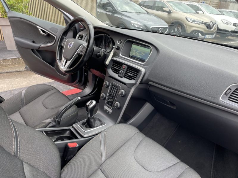 VOLVO V40 CROSS COUNTRY 1.6L D2 115CV  GARANTIE 3/12 MOIS 2014