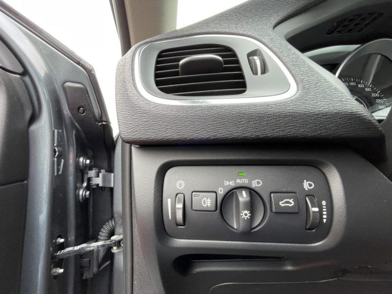 VOLVO V40 CROSS COUNTRY 1.6L D2 115CV  GARANTIE 3/12 MOIS 2014