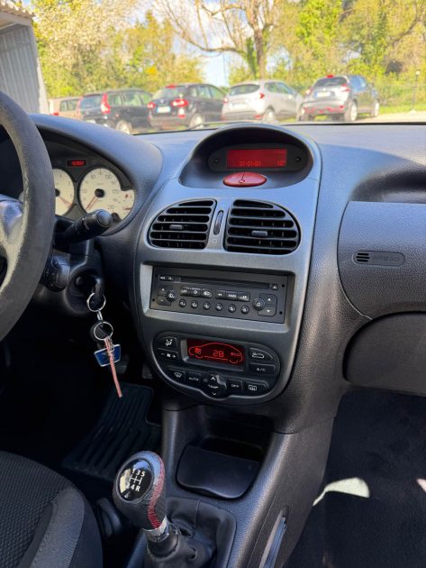 🔥 SUPER AFFAIRE – Peugeot 206 1.4i Essence / Petit Budget - Faible consommation