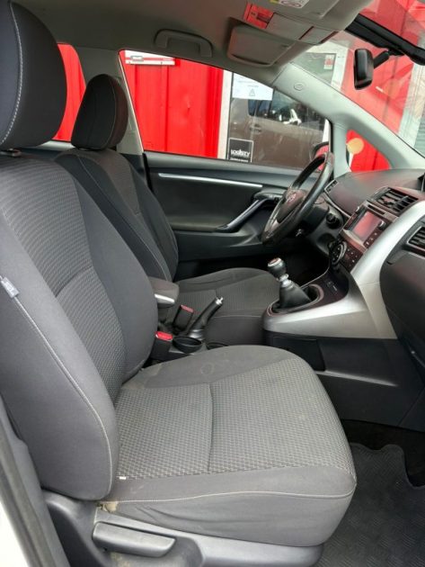 TOYOTA VERSO 112 D-4D FAP FEEL! SKYVIEW BUSINESS 7 PLACES 2015