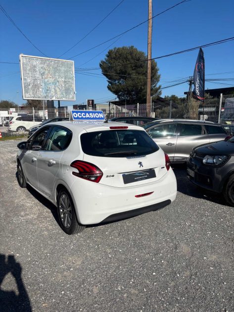PEUGEOT 208 1.2  vti 82CH ALLURE 5P 2017