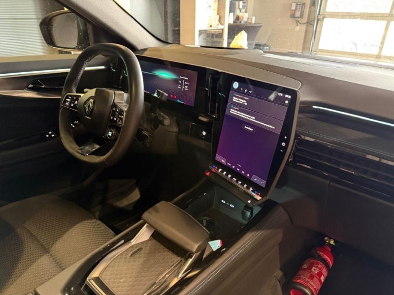 RENAULT AUSTRAL 200 E-Tech Iconic Esprit Alpine 4control / toit pano / feux matrix 