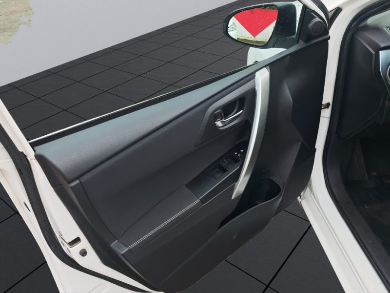 TOYOTA AURIS TOURING SPORTS 136H DYNAMIC