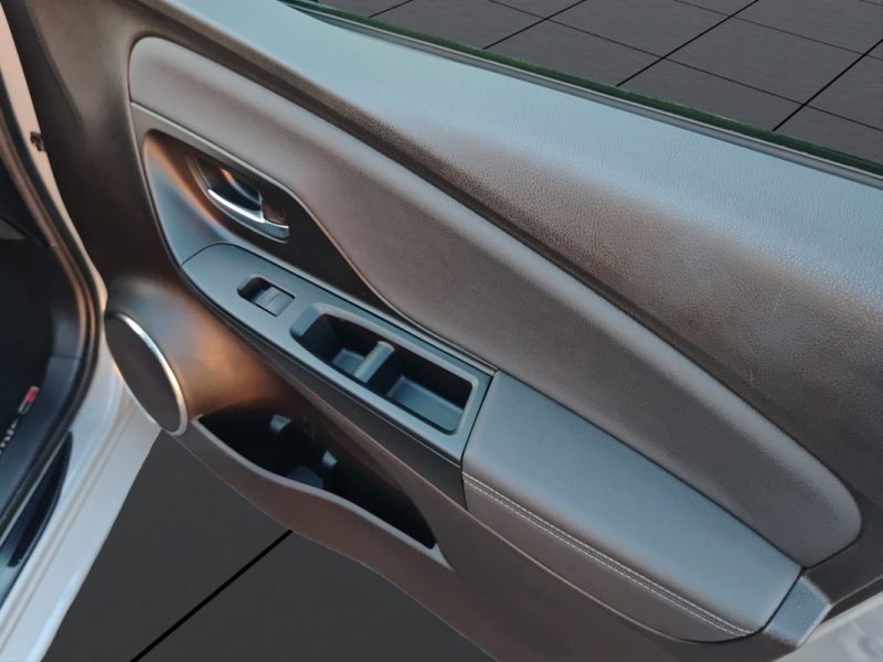 TOYOTA YARIS III HYBRID 100H GR SPORT