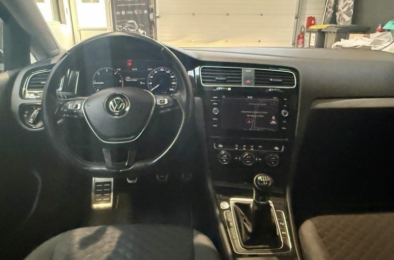 VOLKSWAGEN GOLF VII 1.6 TDI CONNECT TOIT OUVRANT / ATTELAGE 115CH