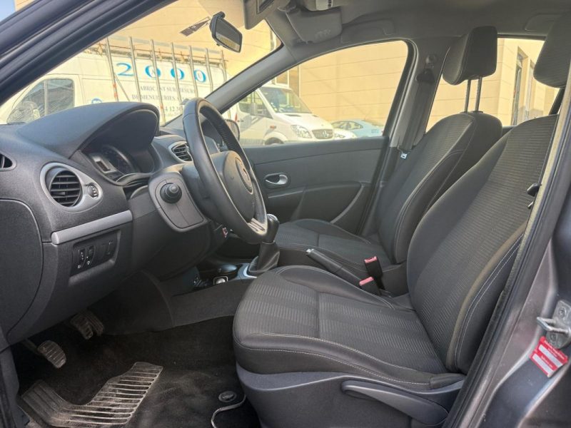 RENAULT CLIO III 1.2 16V 75 eco2 Tom Tom Edition - Kit de distribution changé