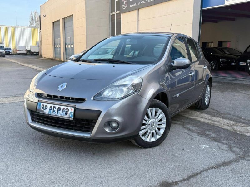 RENAULT CLIO III 1.2 16V 75 eco2 Tom Tom Edition - Kit de distribution changé