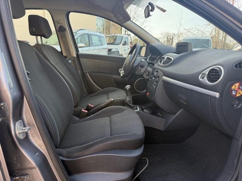 RENAULT CLIO III 1.2 16V 75 eco2 Tom Tom Edition - Kit de distribution changé