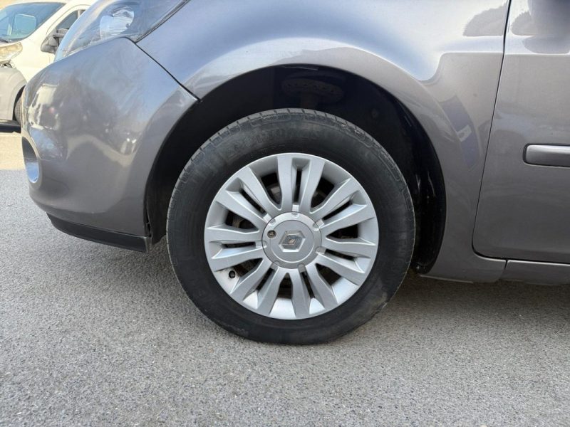 RENAULT CLIO III 1.2 16V 75 eco2 Tom Tom Edition - Kit de distribution changé