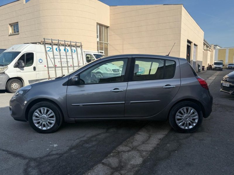 RENAULT CLIO III 1.2 16V 75 eco2 Tom Tom Edition - Kit de distribution changé