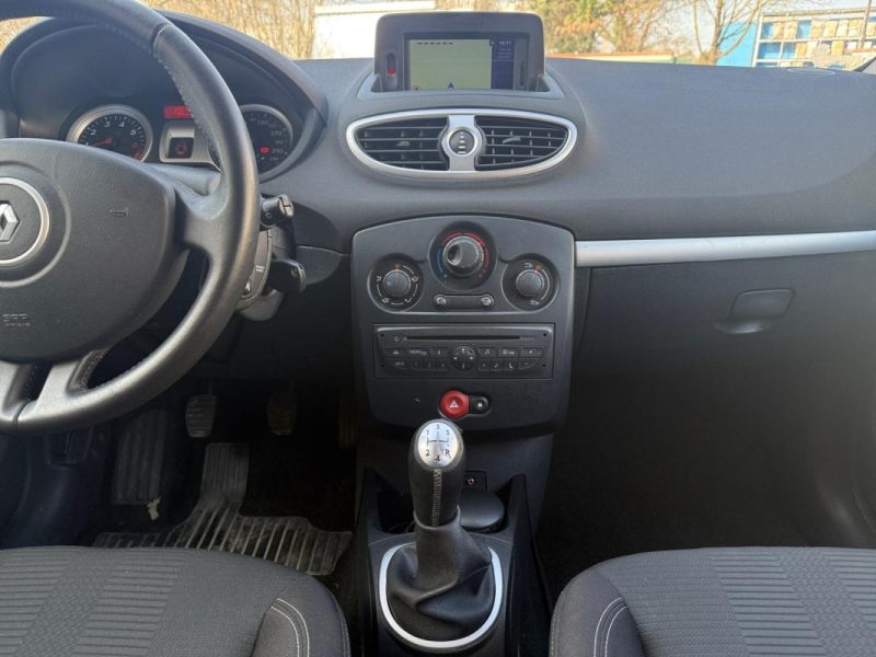 RENAULT CLIO III 1.2 16V 75 eco2 Tom Tom Edition - Kit de distribution changé