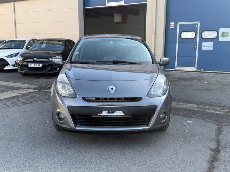 RENAULT CLIO III 1.2 16V 75 eco2 Tom Tom Edition - Kit de distribution changé