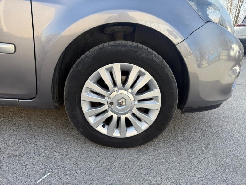 RENAULT CLIO III 1.2 16V 75 eco2 Tom Tom Edition - Kit de distribution changé