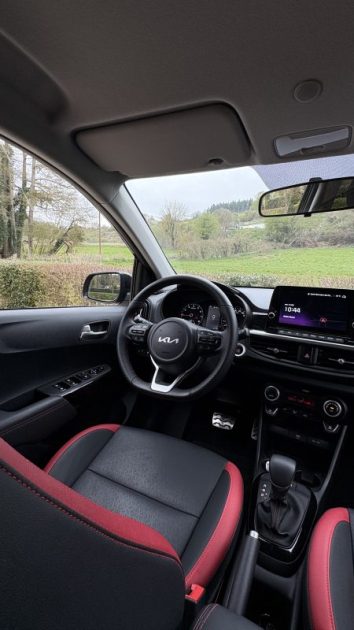 KIA PICANTO 84ch GT LINE PREMIUM APPLE CAR PLAY / FEUX AUTOMATIQUE / CHARGEUR INDUCTION 