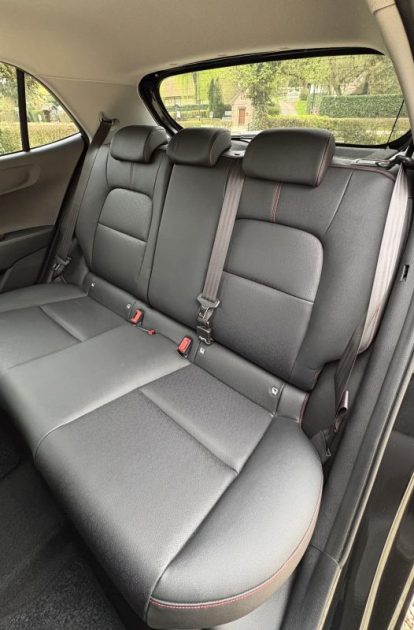 KIA PICANTO 84ch GT LINE PREMIUM APPLE CAR PLAY / FEUX AUTOMATIQUE / CHARGEUR INDUCTION 