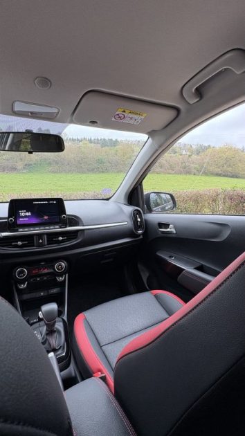 KIA PICANTO 84ch GT LINE PREMIUM APPLE CAR PLAY / FEUX AUTOMATIQUE / CHARGEUR INDUCTION 