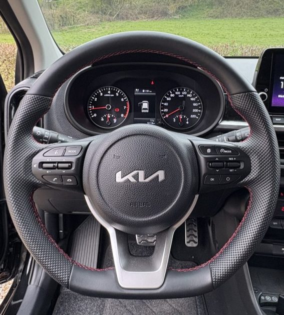 KIA PICANTO 84ch GT LINE PREMIUM APPLE CAR PLAY / FEUX AUTOMATIQUE / CHARGEUR INDUCTION 