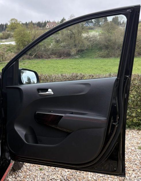 KIA PICANTO 84ch GT LINE PREMIUM APPLE CAR PLAY / FEUX AUTOMATIQUE / CHARGEUR INDUCTION 